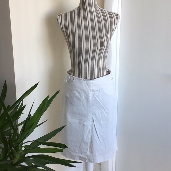 White stretchy a -line skirt - Picture 3 of 8